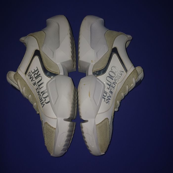 Vând adidași unisex