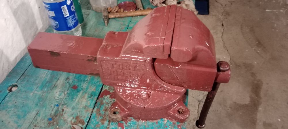 Продам тиски, тисы