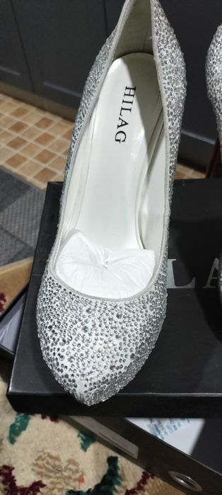 Туфли белые кожанные в стразах