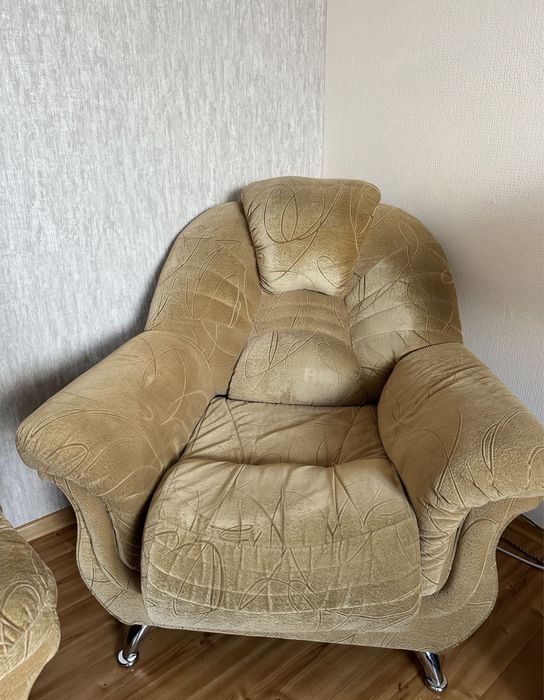 Продам диван и два кресла