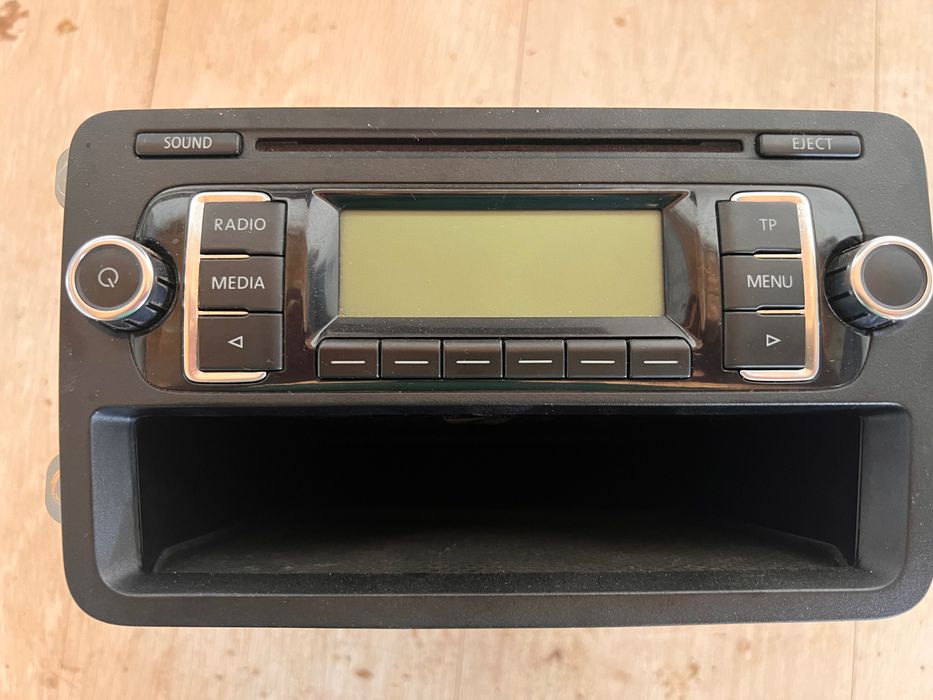 Оригинално радио 2 броя за Голф 5/6 Туран Кади