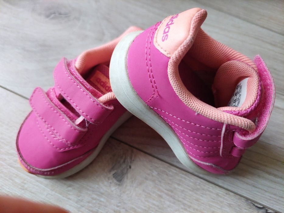 Бебешки маратонки Adidas 19 номер