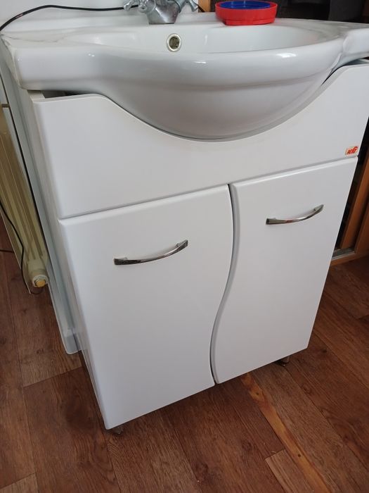 Тумба под умывальник и умывальник. Тумба под телевизор