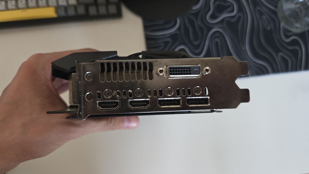 Продам видеокарту Asus ROG Strix RX580 8Gb