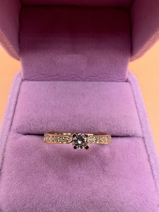 Продам золотое кольцо.