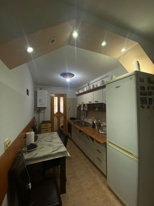 DE VÂNZARE: Apartament 3 camere - Confort termic sporit - Parcare - Balcon-Beci — fotografia 3