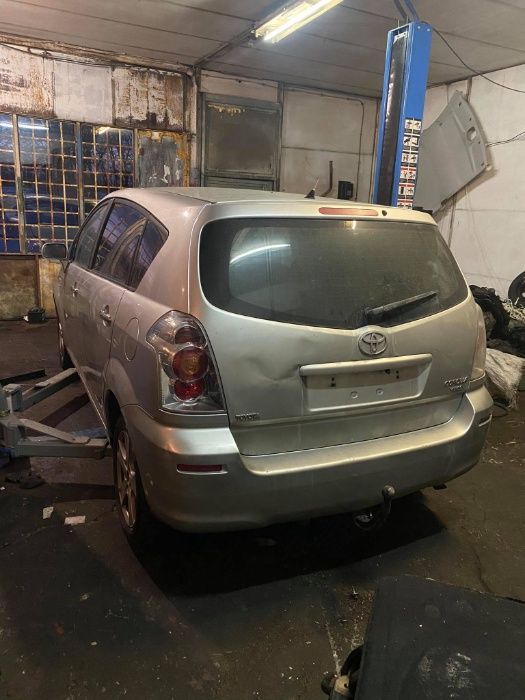 Toyota corolla verso на части