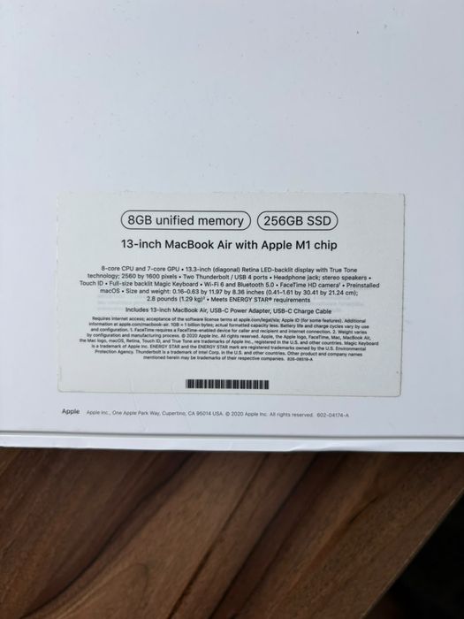 Продам MacBook Air M1 (2020)