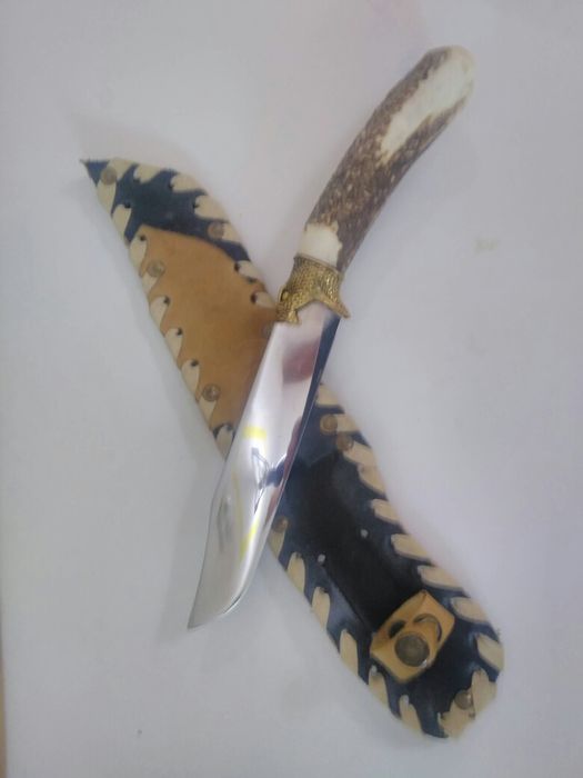 Продавам уникален антикварен ловен нож с месингова глава на змия