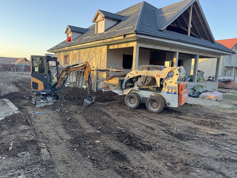 Executam lucrari cu miniexcavator si miniincarcator bobcat