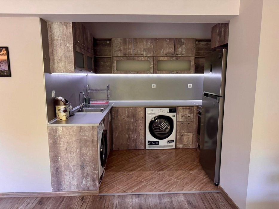 Дава се под наем Тристаен апартамент в Пловдив, Гагарин - 97 кв.м за 663 € - Снимка #2