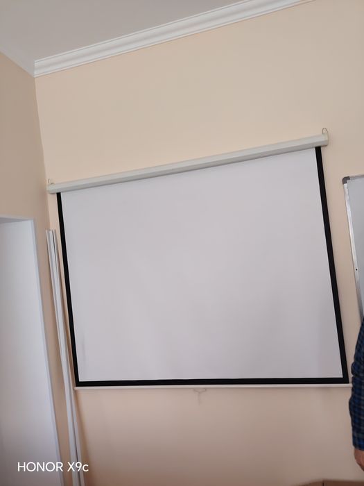 Продам проектор с экраном