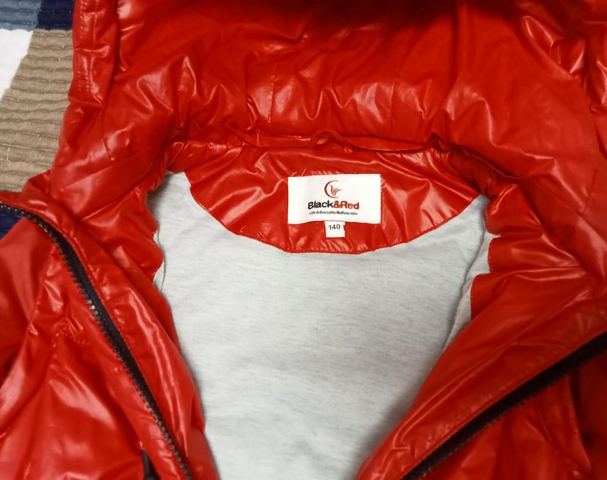 Продам куртки на девочку