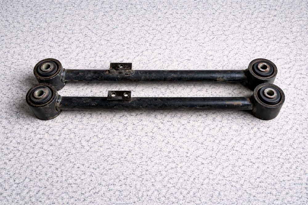 Рычаг задний, нижний, продольный Ниссан Мистраль R20.