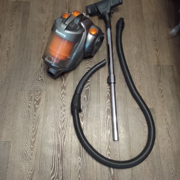 Продам на запчасти пылесос Elenberg