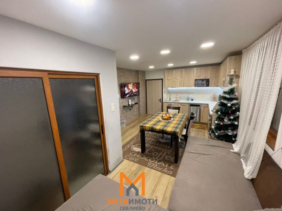 Продажба Етаж от къща гр. Севлиево - гр. Севлиево 102m² и двор 102m²