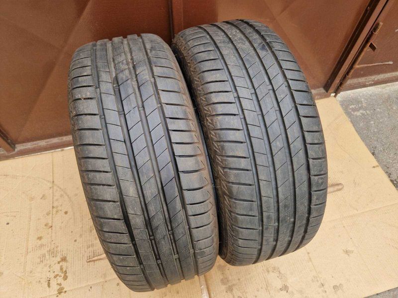 2 anvelope de vara Bridgestone R17 225/55 DOT0523