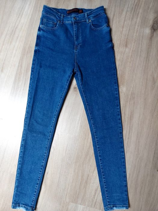 Blugi cu talie inalta