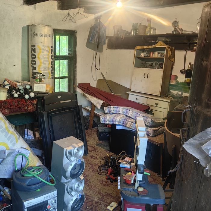 Продавам къща в полите на Еленския балкан село Плаково.