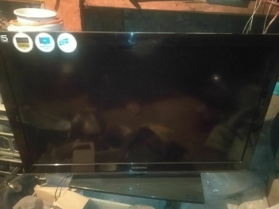 телевизор сотилади 3тача