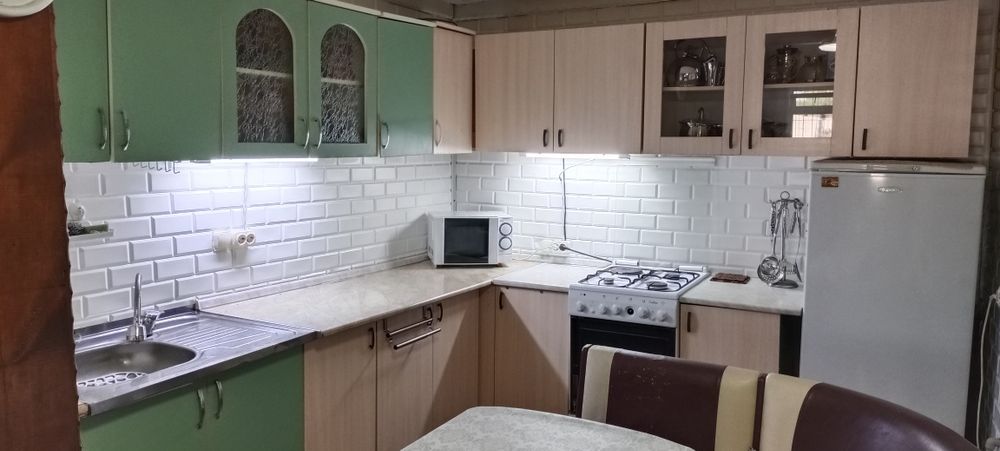 Продам кухонный гарнитур б/у