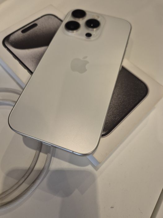 Apple Iphone 15 pro 512gb white titanium Отлично състояниеГаранция