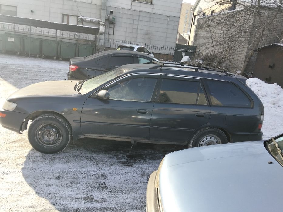 Автомобиль Тойота королла