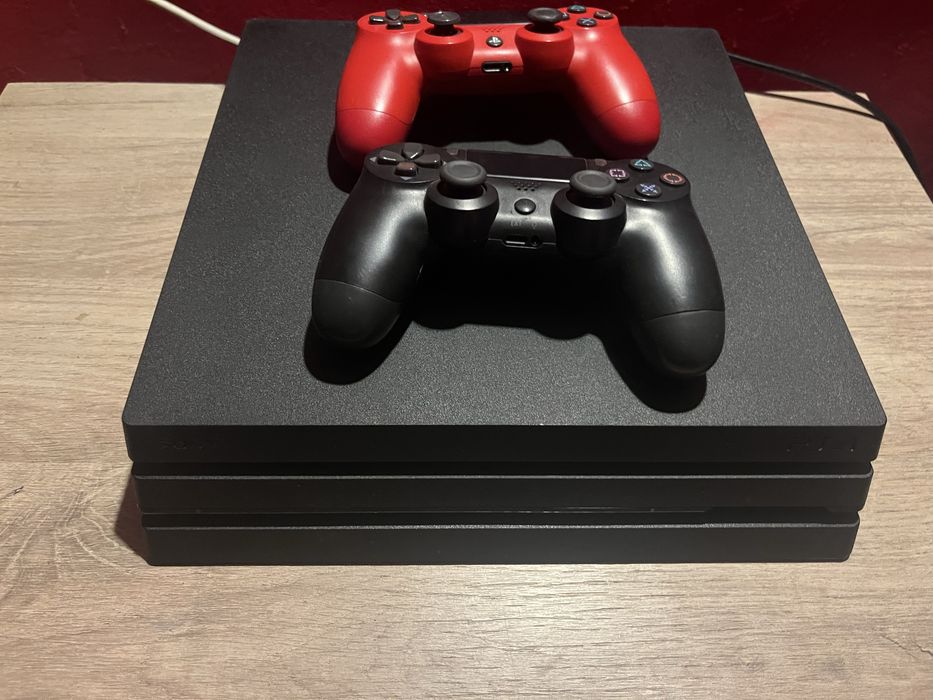 PS4 Pro 1TB – Stare impecabilă, 2 controllere incluse, 900 lei negociabil!