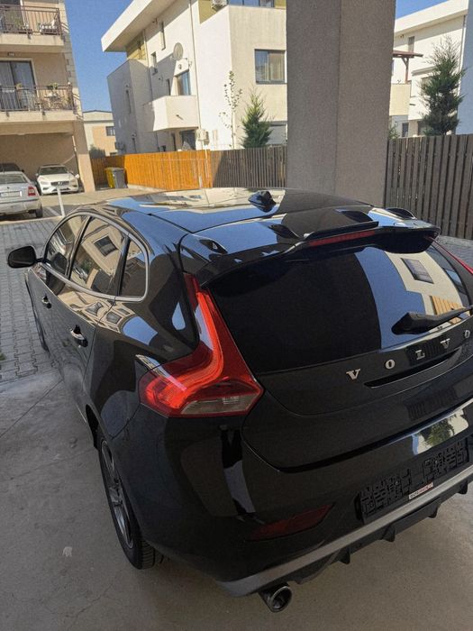 Volvo v40 2018 R Design