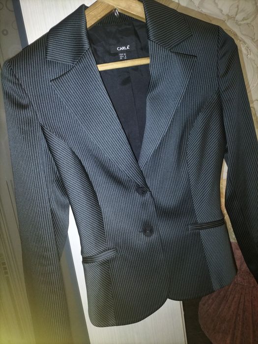 Продам платье вечернее и шикарный костюм