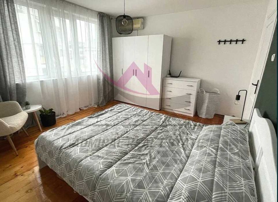 Страхотен -тристаен -Левски