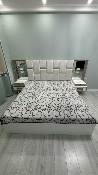 Кровать с тумбами