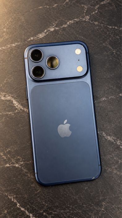 iPhone 17 Pro Max 256GB Deep Blue | Baterie 93% |