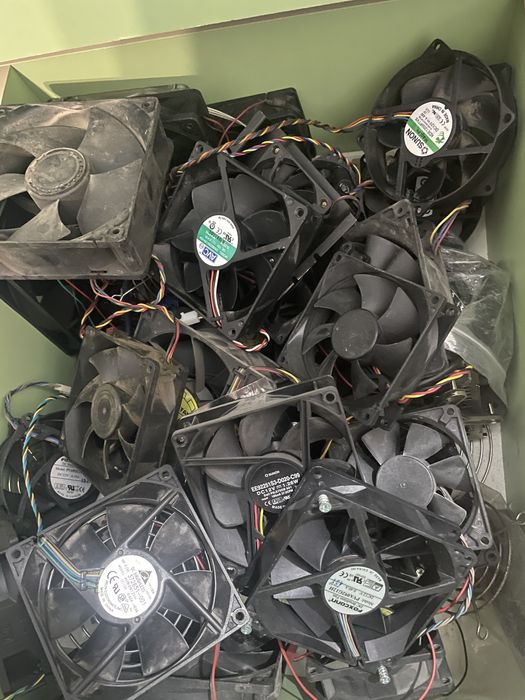 Продам кулера 12v, 80-90мм