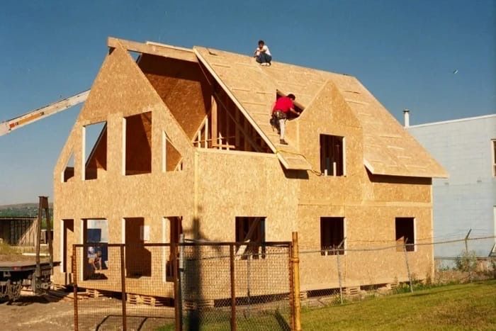 Construim căsuțe din lemn