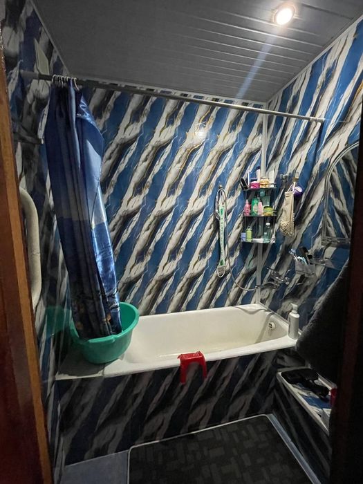 Tashgresda srochniy 3-xonali uy garaji bn sotiladi  74.23 kv