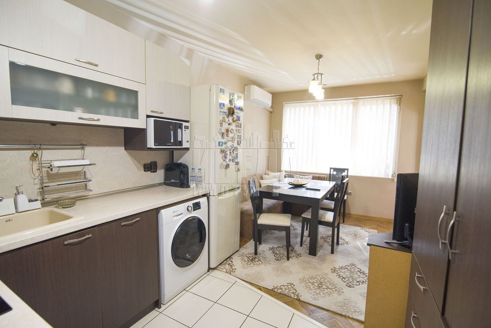 Продава се Етаж от къща в Варна, Централна поща - 130 кв.м за 2147 €/кв.м - Снимка #1