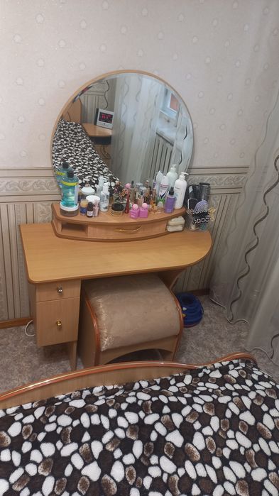 Продам спальный гарнитур