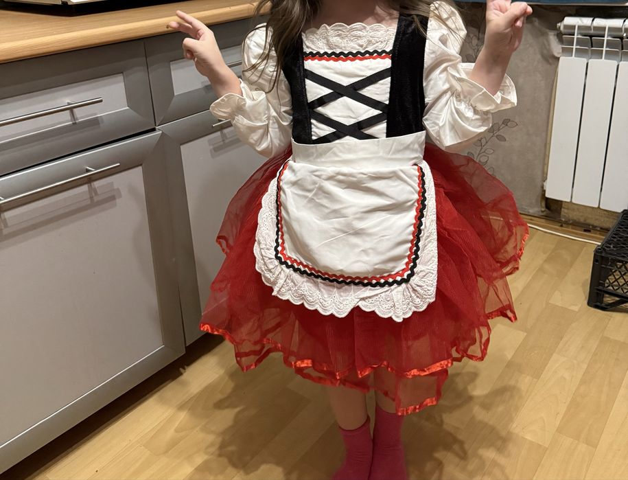 Продам платье на девочку 4-5 лет