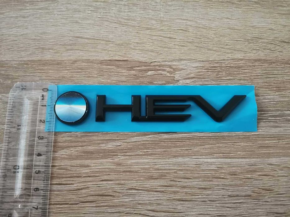 черна емблема Toyota HEV