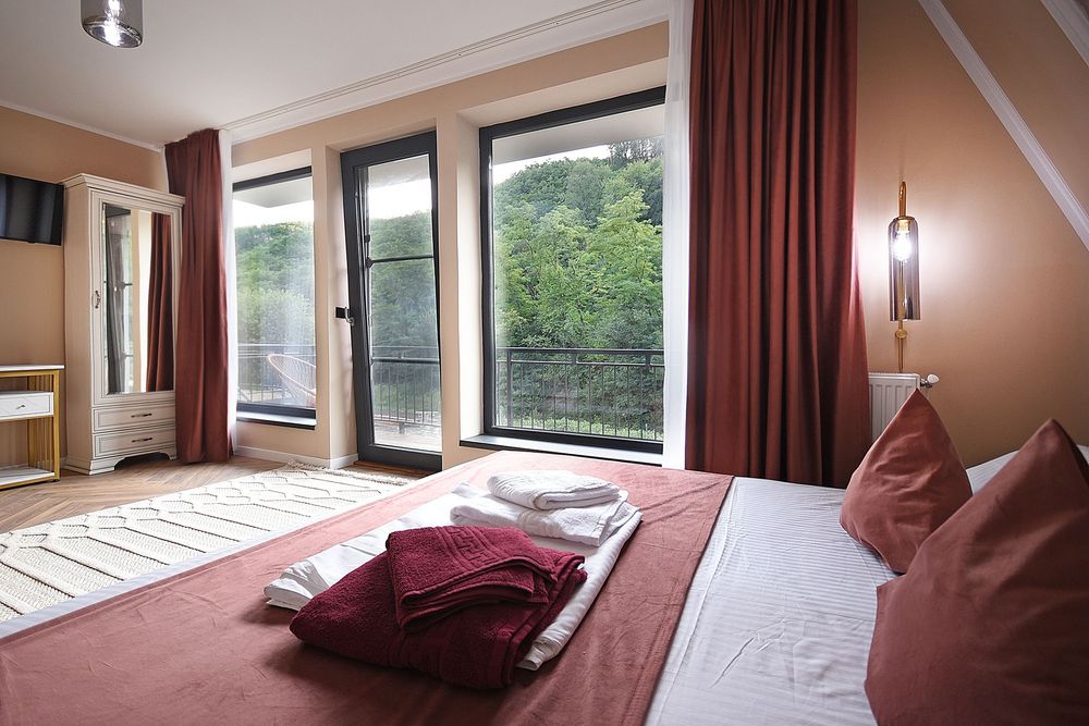 Cazare Pensiunea Carol & VLadi Târgu Ocna, vis-a-vis de Salina