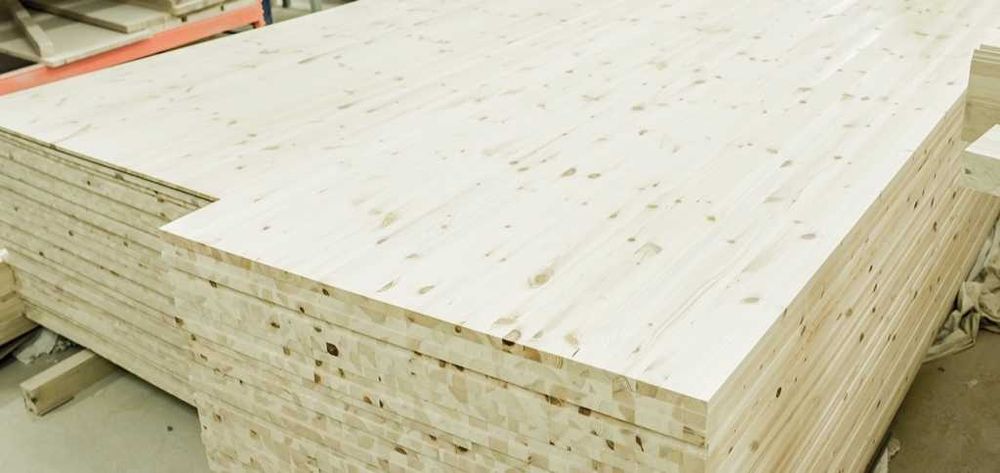 Producem blaturi (panouri) din lemn de pin cu lamela continua