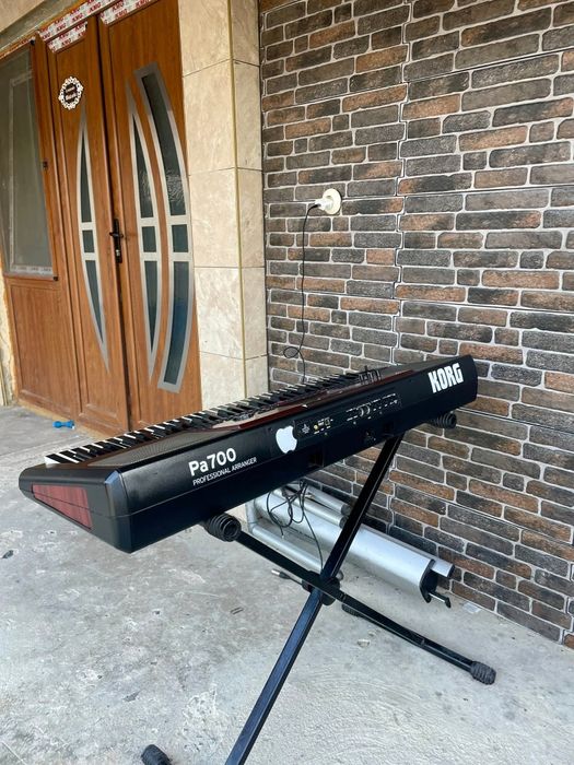 Продавам Korg Pa700