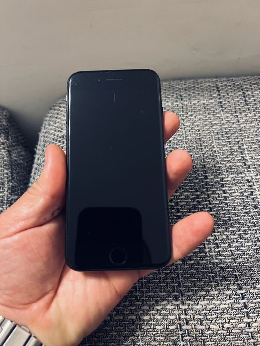 iPhone 7 Jet Black – 128 GB  87% baterie
