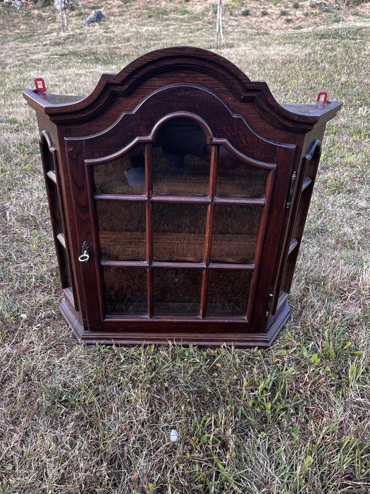 Продавам Античен Шкаф