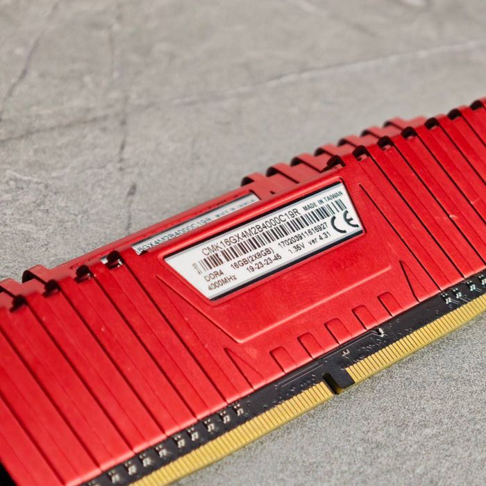 DDR4 Corsair Vengeance LPX  2x8 4000Mhz CL - 19