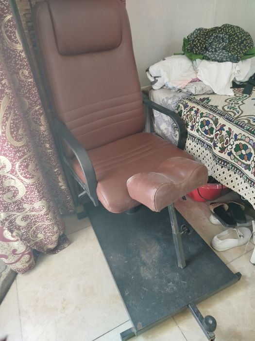 Педикюрный кресло б/у