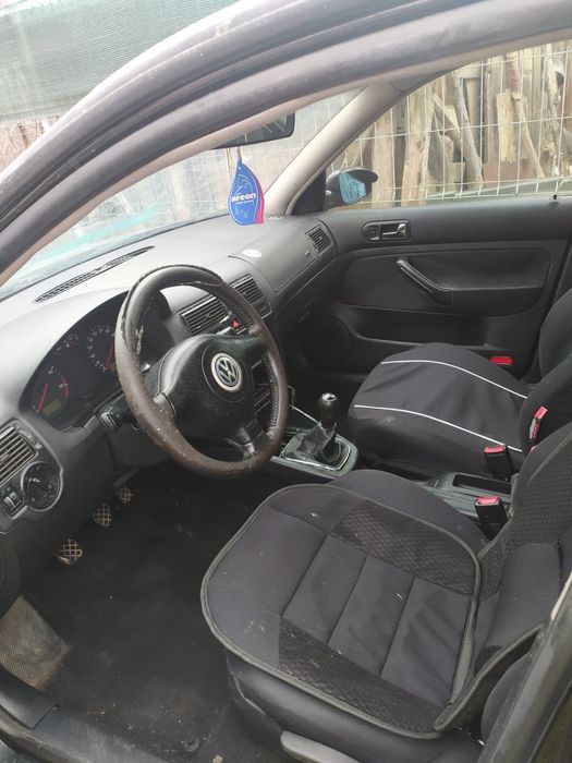 Vând Golf 4 radiat, pentru piese de schimb !