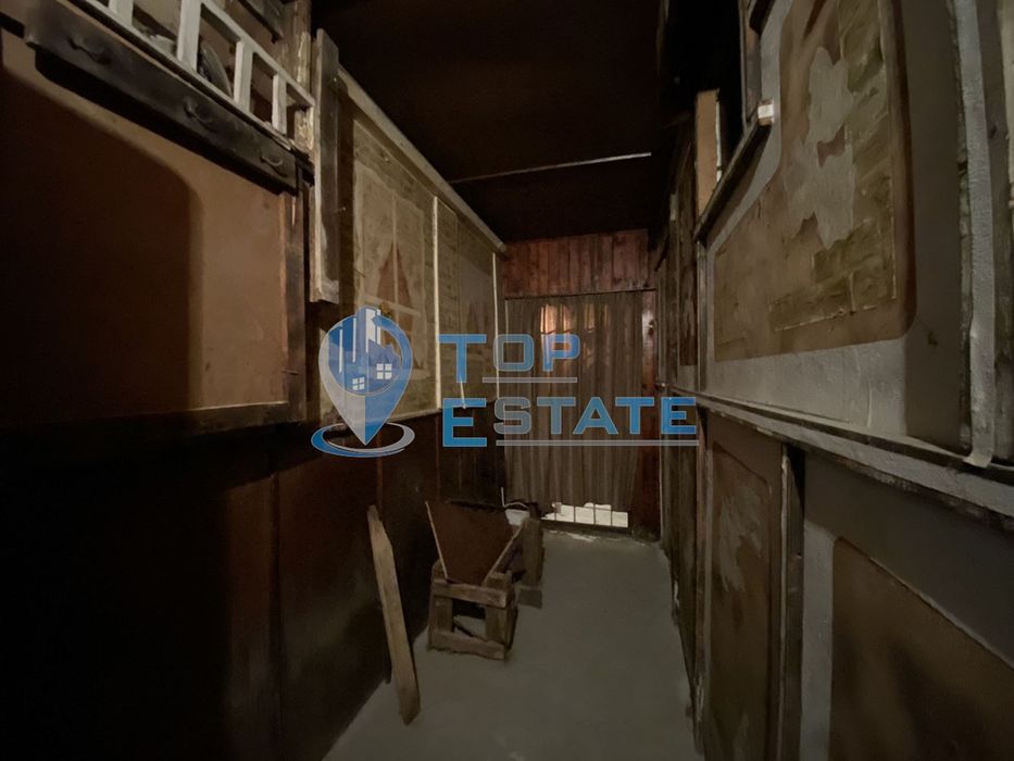 Двуетажна тухлена къща в кв. Гарата, гр. Горна Оряховица, област Вели