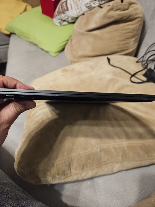 Лаптоп Microsoft surface 4, не работрща батерия